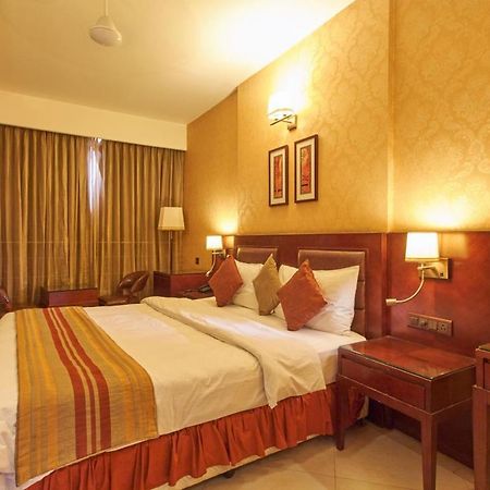 Drh Regency Bed & Breakfast อาเมดาบัด ภายนอก รูปภาพ