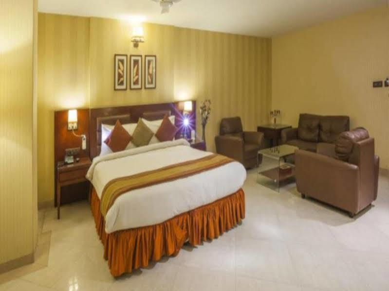 Drh Regency Bed & Breakfast อาเมดาบัด ภายนอก รูปภาพ