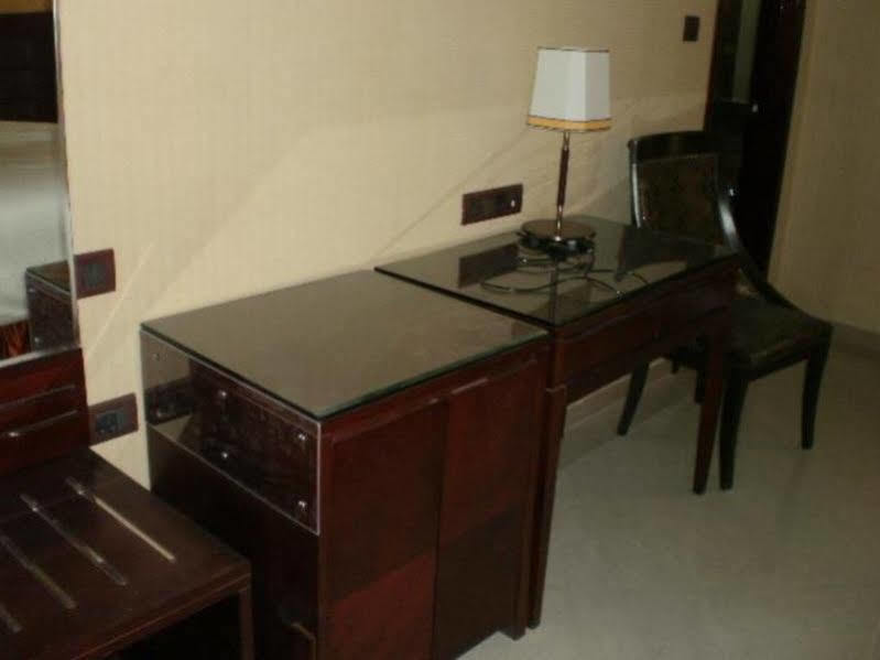 Drh Regency Bed & Breakfast อาเมดาบัด ภายนอก รูปภาพ
